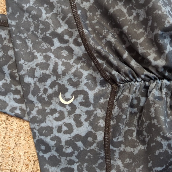 Zyia Scrunch Butt Leggings - Picture 4 of 10